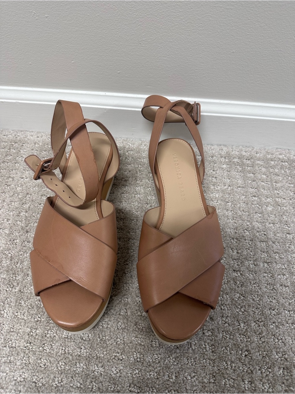 NEW Veronica Beard Wynie Tan Cross-Strap Ankle-Wrap Sandals. NEW without box.